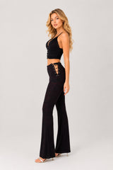 Ensemble femme Dressie Dress avec top à bretelles laçage frontal et pantalon évasé, look élégant et silhouette longue.