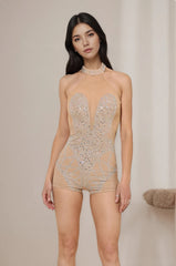 Robe courte cristalline effet combishort avec décolleté profond en tulle et col tour de cou – Tenue brillante | Dressie Dress