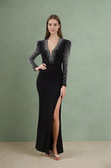 Femme Robe de soirée longue avec décolleté profond manches incrustées de strass épaules structurées et fente haute | Dressie Dress