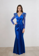 Robe de soirée longue en satin stretch décolleté en V manches en tulle drapé croisé à la taille et fente devant | Dressie Dress