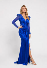 Robe de soirée longue Dressie Dress en satin stretch avec décolleté en V, manches en tulle, drapé croisé et fente frontale.