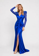Robe de soirée longue en satin stretch Dressie Dress avec décolleté en V, manches en tulle, drapé croisé à la taille et fente devant.