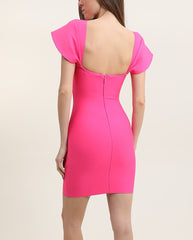 Robe bandage moulante avec décolleté cœur découpe en tulle manches effet cape boutons bijoux et fente devant – Look sexy | Dressie Dress