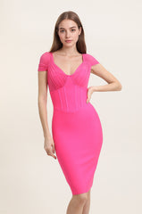 Robe fourreau bandage à décolleté cœur haut drapé en tulle et taille gainante – Look chic & sexy | Dressie Dress