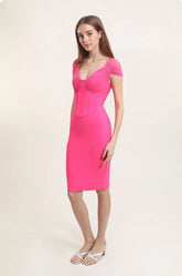 Robe fourreau bandage à décolleté cœur haut drapé en tulle et taille gainante – Look chic & sexy | Dressie Dress