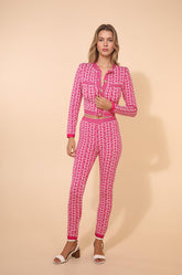 Ensemble Femme set en maille moulant avec veste courte sans col à boutons métal et pantalon taille haute près du corps motif géométrique | Dressie Dress