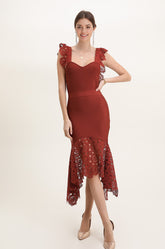 Robe midi moulante à bretelles dentelle et ourlet asymétrique transparent en dentelle | Dressie Dress