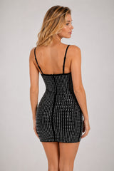 Robe courte festive brillante avec strass, bonnets structurés et bretelles fines, de la marque Dressie Dress.