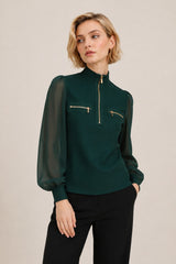 Top femme ajusté à col montant zippé, manches longues en voile avec poches poitrine zippées, par Dressie Dress.
