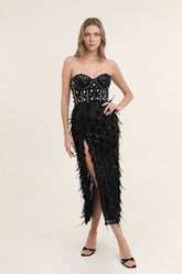 Femme Robe de soirée cristalline avec bustier cœur + ornements strass et plumes taille haute et fente devant – Robe cristallines brillantes | Dressie Dress