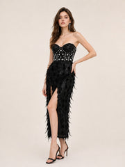 Femme Robe de soirée cristalline avec bustier cœur + ornements strass et plumes taille haute et fente devant – Robe cristallines brillantes | Dressie Dress
