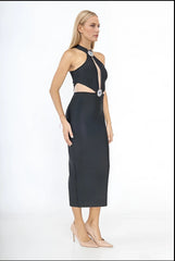 Robe midi bandage avec col tour de cou profonde ouverture en tulle et découpes latérales ornée de médaillons strass | Dressie Dress