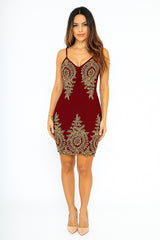 Robe bandage courte moulante à fines bretelles décolleté en V et broderies baroques placées avec ourlet festonné | Dressie Dress