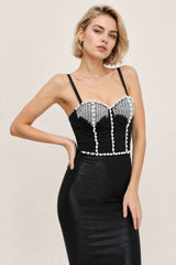 Top bustier pour femme de Dressie Dress avec perles, strass et franges scintillantes, style sexy et glamour, vue de face.