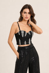 Top bustier femme Dressie Dress en denim avec bretelles fines, bonnets structurés et détails en strass, porté élégant.