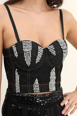 Top bustier femme en denim avec bretelles fines, bonnets structurés et détails en strass, par Dressie Dress.