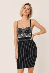 Top de fête pour femme Dressie Dress orné de strass et pierres fantaisie, avec détails élégants et brillant.