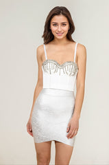 Femme Top corset à bonnets structurés décoré de strass et clous tissu stretch gainant style sexy et glamour | Dressie Dress