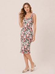 Robe moulante pour femme Dressie Dress, mi-longue avec imprimé, encolure carrée, larges bretelles et texture plissée élégante.