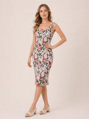 Robe femme imprimée moulante mi-longue Dressie Dress avec encolure carrée, larges bretelles et texture plissée élégante.