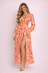 Robe longue femme imprimée avec décolleté plongeant, nœud, découpes à la taille, manches longues, jupe plissée et fente haute.