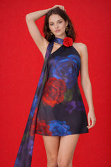 Robe courte pour femme Dressie Dress avec imprimé à roses, col foulard, dos nu et coupe évasée, style chic et séduisant.
