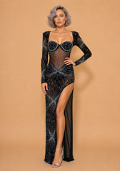 Robe longue noire pour femme de Dressie Dress, bustier en tulle illusion, manches longues, fente haute et détails brillants.
