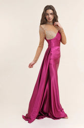 Robes de soirée longue sirène gainante avec col montant et manches longues en tulle illusion strassé buste asymétrique en satin et drapé à la taille avec pan traînant | Dressie Dress