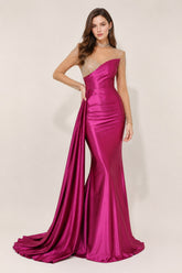 Robes de soirée longue sirène gainante avec col montant et manches longues en tulle illusion strassé buste asymétrique en satin et drapé à la taille avec pan traînant | Dressie Dress