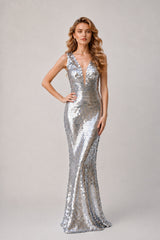 Robe de soirée longue moulante Dressie Dress avec sequins, décolleté en V profond, empiècement en tulle nude, coupe sirène.