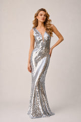 Robe de soirée longue moulante Dressie Dress avec sequins, décolleté en V profond, empiècement en tulle nude, coupe sirène.