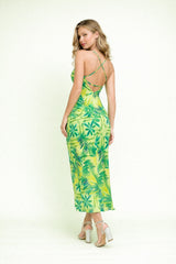 Robe longue femme imprimée feuillage vert avec fines bretelles, décolleté drapé et dos ouvert, silhouette élégante, robe d'été Dressie Dress.