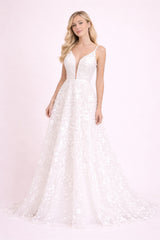 Robe de mariage avec décolleté V plongeant en tulle illusion broderies florales 3D fines bretelles dos en V et traîne légère | Dressie Dress - Dressie Dress