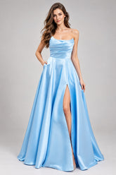 Robe de soirée bustier satinée bleu ciel avec drapé structuré, jupe volumineuse et fente élégante, pour femmes, Dressie Dress.
