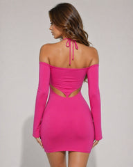 Robe bandage courte pour femme, épaules dénudées, décolleté, dos nu avec lien, manches longues évasées, marque Dressie Dress.