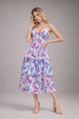 Robes imprimées à fines bretelles décolleté cœur avec bonnets structurés & jupe midi à volants superposés et dos smocké | Dressie Dress