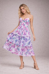 Robes imprimées à fines bretelles décolleté cœur avec bonnets structurés & jupe midi à volants superposés et dos smocké | Dressie Dress