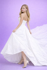 Robe de mariage bustier décolleté cœur jupe A-line ample avec traîne taille marquée et drapé structuré + fente haute | Dressie Dress - Dressie Dress