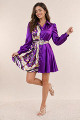 Robe courte chemise satinée avec imprimé contrasté, manches longues bouffantes et ceinture bijou, élégante robe Dressie Dress.
