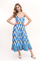 Robe longue à fines bretelles, décolleté en V croisé, laçage réglable, marque Dressie Dress, idéale pour vacances ou ville