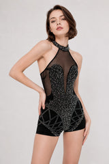 Robe courte cristalline en tulle noir avec décolleté profond, col tour de cou, effet combishort, de la marque Dressie Dress
