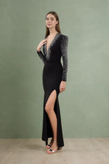 Femme Robe de soirée longue avec décolleté profond manches incrustées de strass épaules structurées et fente haute | Dressie Dress