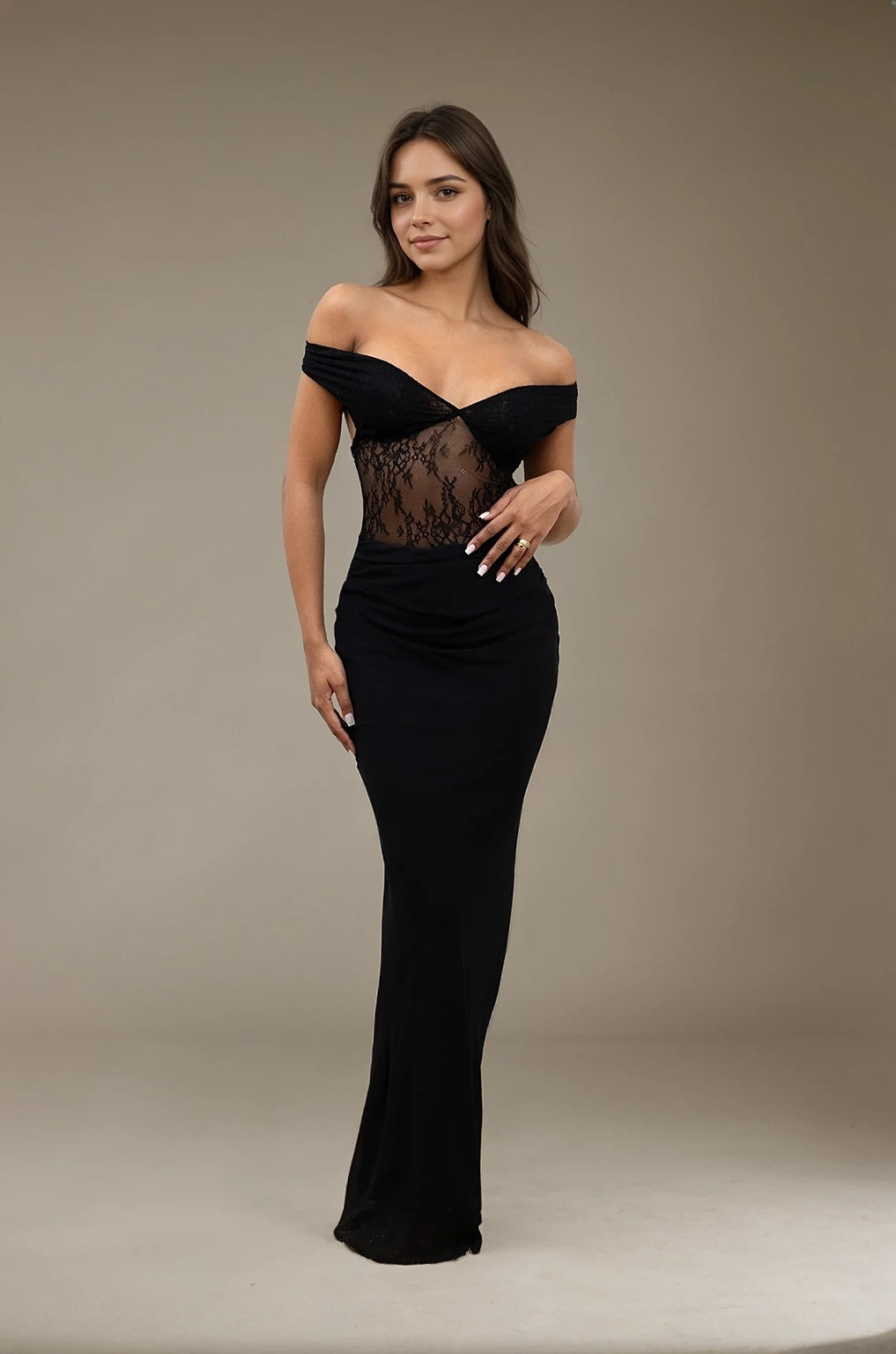 Robe longue épaules dénudées avec bustier en dentelle transparente et jupe fluide ajustée – Robes de fête | Dressie Dress
