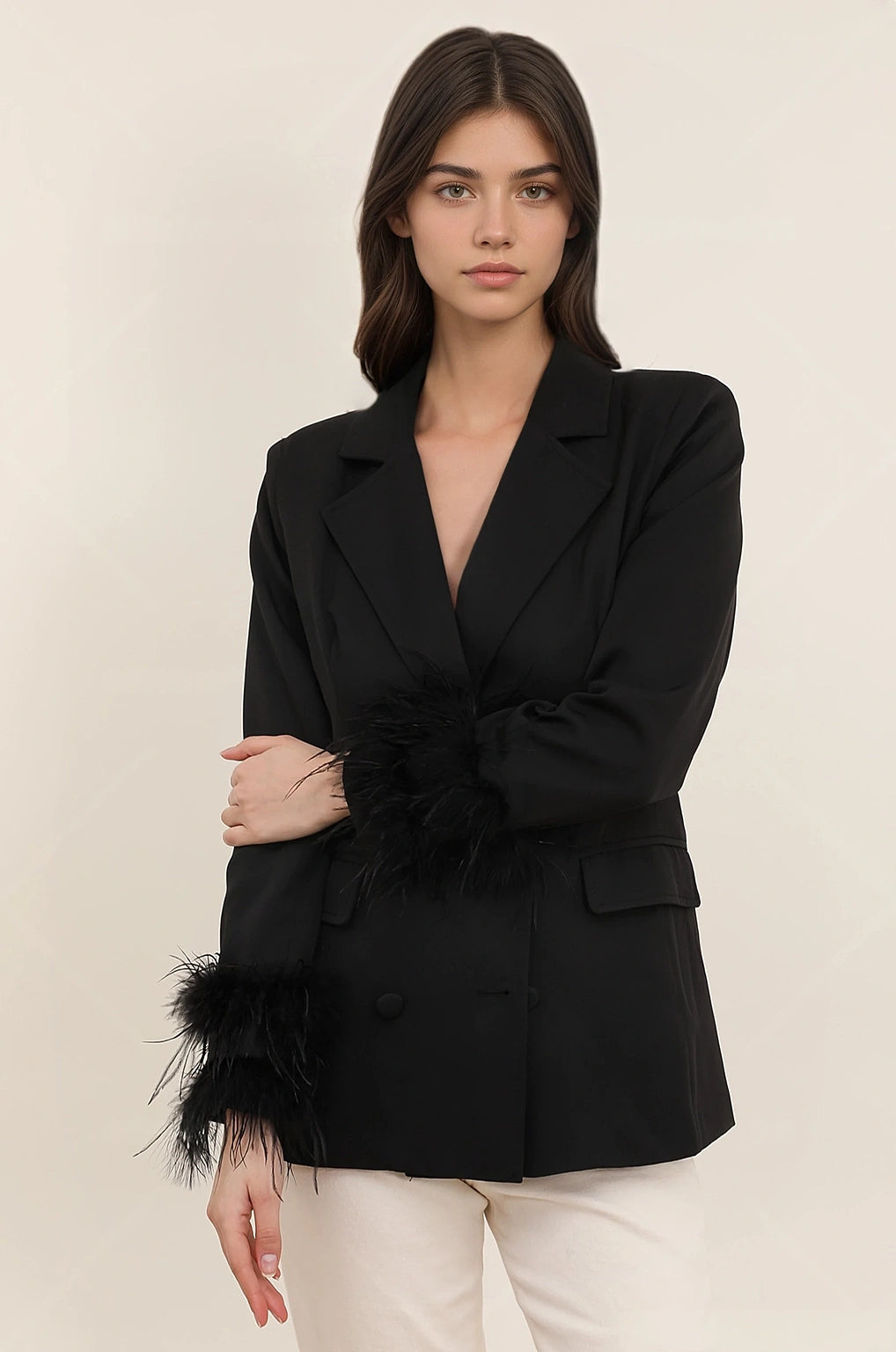 Femme Veste blazer croisée cintrée à col tailleur - décolleté V profond et poignets à plumes | Dressie Dress - Dressie Dress