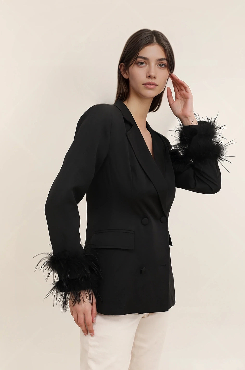 Femme Veste blazer croisée cintrée à col tailleur - décolleté V profond et poignets à plumes | Dressie Dress - Dressie Dress