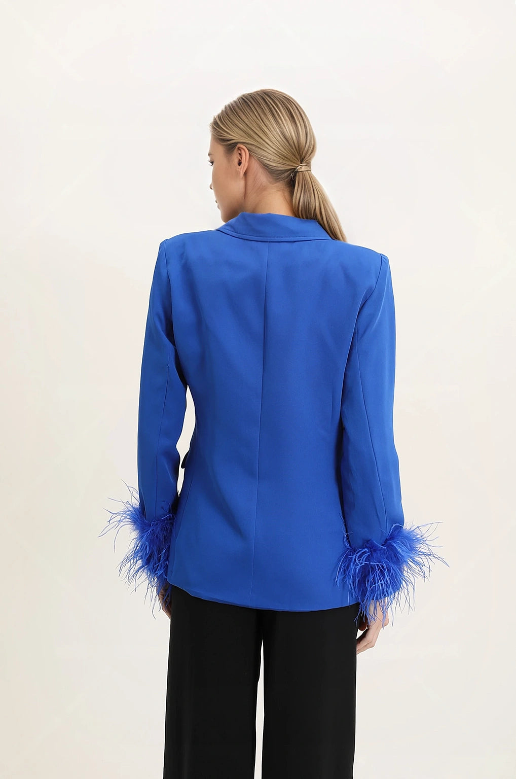 Femme Veste blazer croisée cintrée à col tailleur - décolleté V profond et poignets à plumes | Dressie Dress - Dressie Dress
