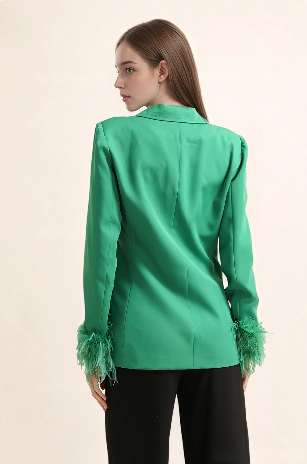 Femme Veste blazer croisée cintrée à col tailleur - décolleté V profond et poignets à plumes | Dressie Dress - Dressie Dress