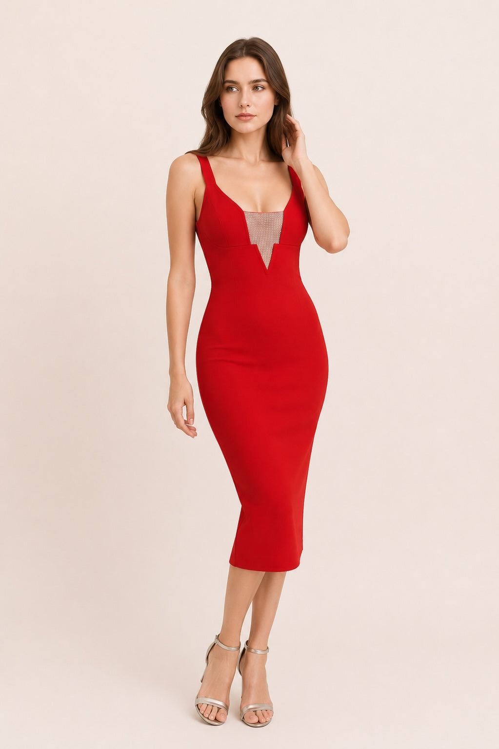 Robe bandage mi-longue rouge avec décolleté plongeant, dos ouvert et détails en résille strassée, de la marque Dressie Dress