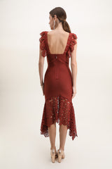 Robe midi moulante à bretelles dentelle et ourlet asymétrique transparent en dentelle | Dressie Dress