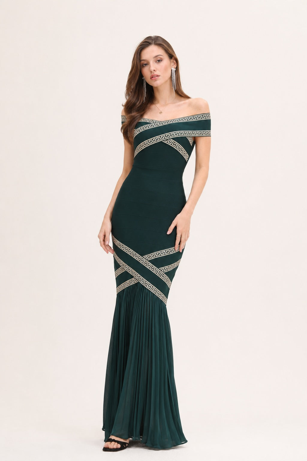Robe bandage longue sirène à épaules dénudées avec bandes croisées décoratives, robe élégante Dressie Dress en vert.